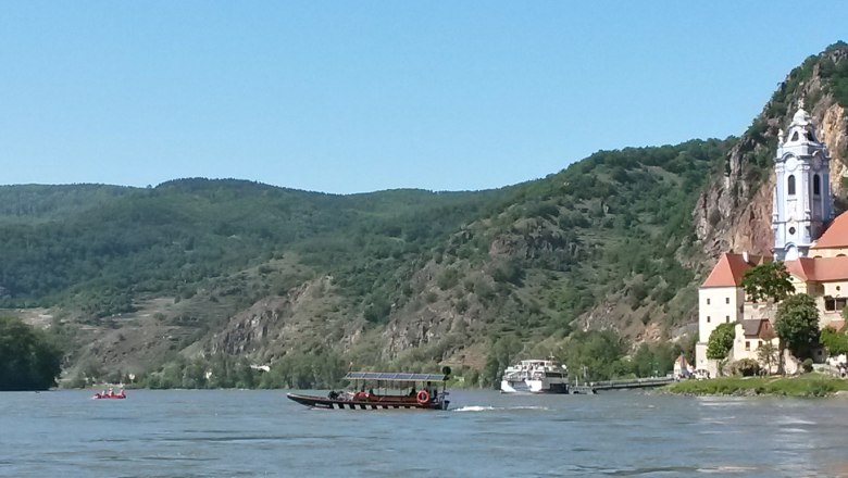 Zillenfahrt auf der Donau bei Dürnstein, © Donau NÖ Tourismus