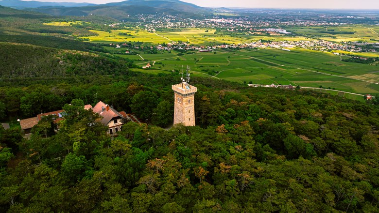 SS_Kaiser-Franz-Josephs-Jubiläumswarte am Harzberg, © Sascha Schernthaner_Wienerwald Tourismus