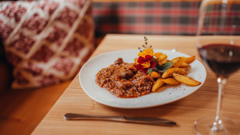 Lammragout mit Thymian-Kartoffeln, © Niederösterreich Werbung/Daniela Führer