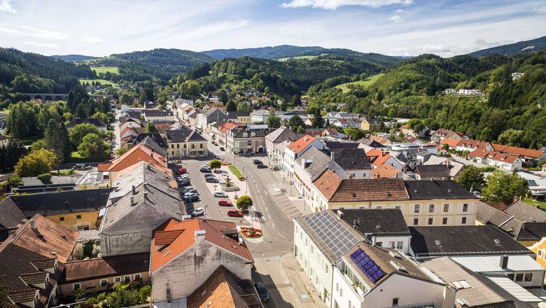 Blick auf Aspang-Markt und die umliegende Landschaft, © Wiener Alpen/ Franz Zwickl