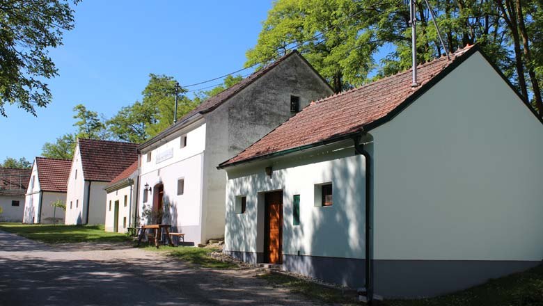 Kellergasse Fuchsenweg Bullendorf, © Weinviertel Tourismus