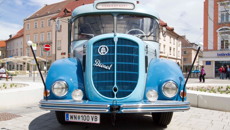 Oldtimer Bus from 1961, © Michael Weller