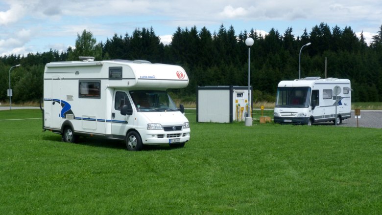 Wohnmobile auf unserem Abstellplatz, © Familie Mayrhofer