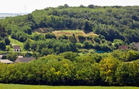 The Hausberg in Gaiselberg stands out impressively in the terrain, © Peter Ableidinger, Archiv Krahuletz-Museum