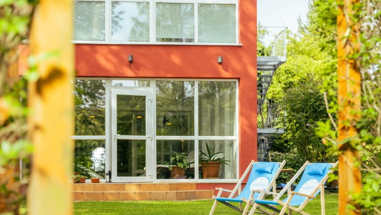 Sommerfrische im Garten vom Payerbacherhof, © Wiener Alpen/Martin Fülöp