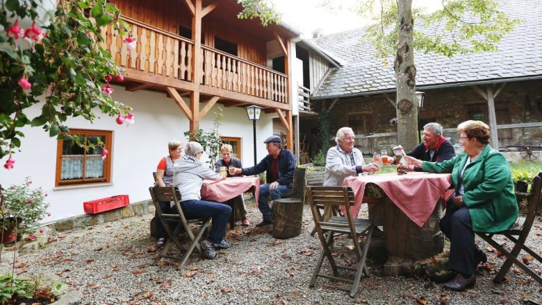 Gemütliches Beisammensein am Hochsteinberg, © schwarz-koenig.at