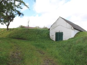 altes Kellergebäude, ins Erdreich eingelassen, © Gemeinde Jaidhof