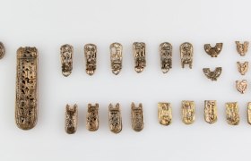 Bronze belt fittings belonging to an Avar man from grave 81, © Landessammlungen Niederösterreich, UF-19018/081