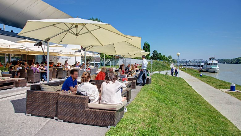 Wellenspiel Sitzgruppen an der Donau, © Wellen.Spiel