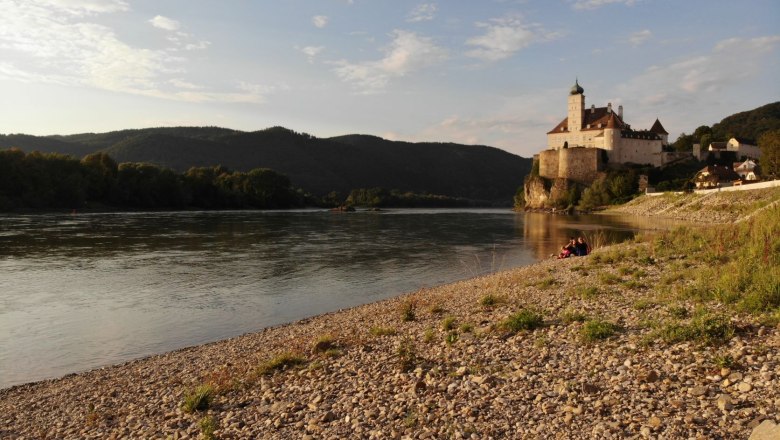 Badestrand an der Donau vor dem Areal, © Copyright