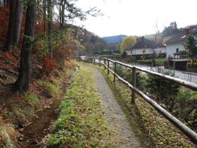 Promenade entlang des Laabaches, © Wienerwald