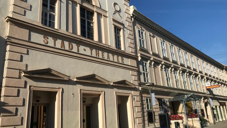 Stadttheater In the pedestrian zone, © Birgit Rada-Tomasin