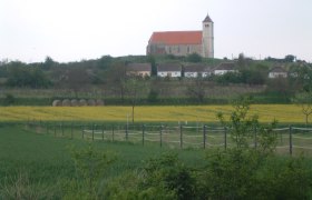 Kirche und Kellergasse, © Marktgemeinde Straning-Grafenberg