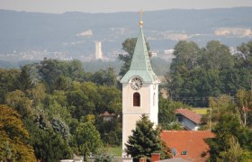 Kirche Gramatneusiedl mit Blick nach Mannersdorf, © Marktgemeinde Gramatneusiedl