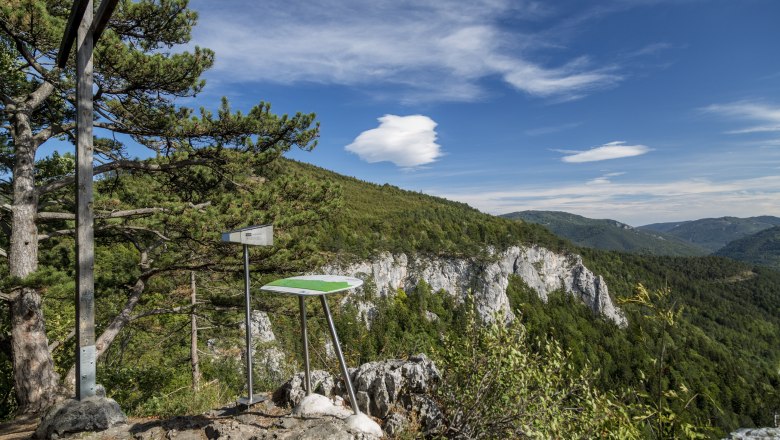 Blickplatz Hausstein, © Wiener Alpen, Foto: Franz Zwickl