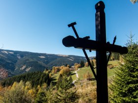 Wegkreuz am Weg zur Mönichkirchner Schwaig, © © Wiener Alpen in NÖ Tourismus GmbH, Foto: Andreas Kranzmayer