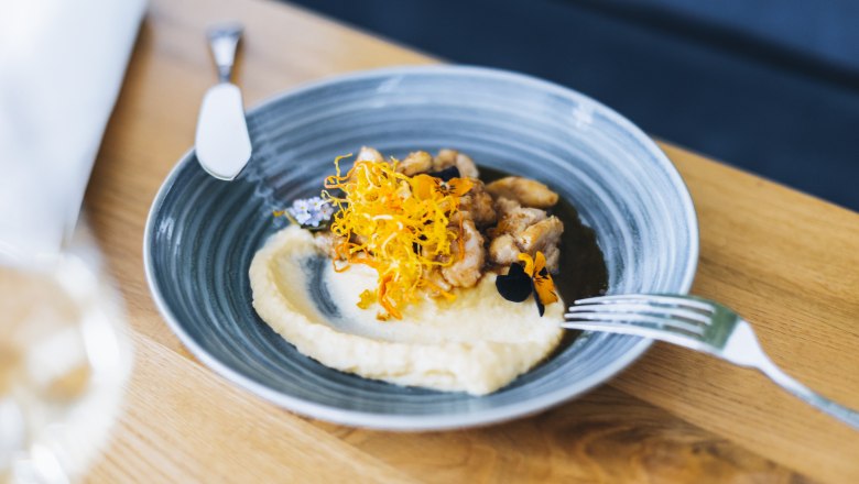 In Zwetschken-Essig gebratene Karpfenmilch mit Pastinakencreme, © Niederösterreich Werbung/David Schreiber