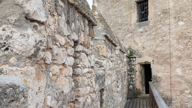 city wall at Reckturm, © Wiener Alpen, Christoph Schubert