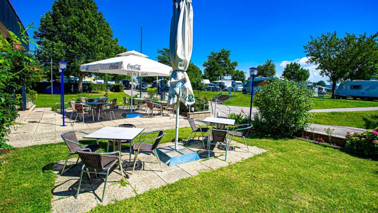 Terrasse ÖAMTC Donau Camping Krems, © ÖAMTC Zweigverein Krems