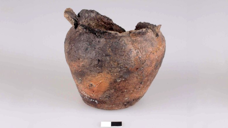 Ceramic vessel from a grave on the Burgberg in Pitten, excavated in 1959, © Landessammlungen Niederösterreich, UF-11949