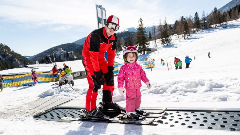 Learning to ski at the foot of Schneeberg, © NÖ Schneebergbahn, Franz Zwickl