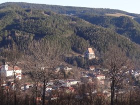 Blick auf Kirchberg/Wechsel mit der Wolfgangskirche, © Wiener Alpen in Niederösterreich - Wechsel