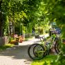 Radparkplatz beim Gasthof St. Wolfgang, © Wiener Alpen/Martin Fülöp