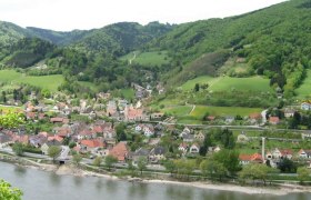 Blick über Aggsbach Markt und auf die Bireben, © Wachau-Nibelungengau-Kremstal