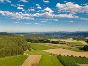 Landschaft um Weiten, © Markus Haslinger/www.extremfotos.com