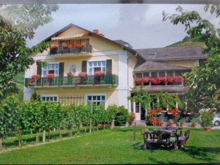 Charmantes Landhaus mit blühenden Balkonen und gepflegtem Garten., © Machhörndl