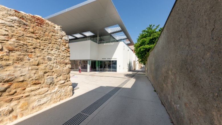 Museum St. Peter an der Sperr aus der Petersgasse, © Wiener Alpen/Christoph Schubert