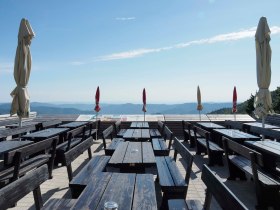 Wachauterrasse beim Naturparkhaus am Jauerling, © Donau NÖ Tourismus/JMZ