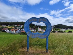 eine der sonnenreichsten Gemeinden Österreichs - Hollenthon, © Wiener Alpen