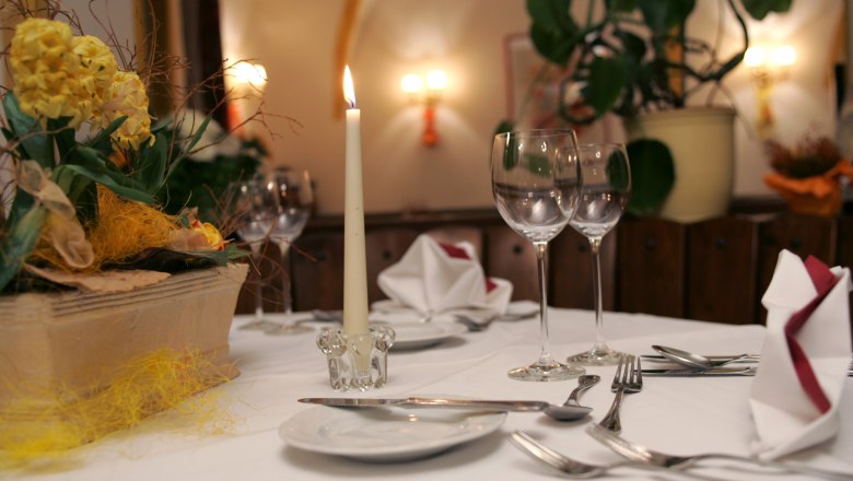 Dining in the charterhouse cellars, © weinfranz.at