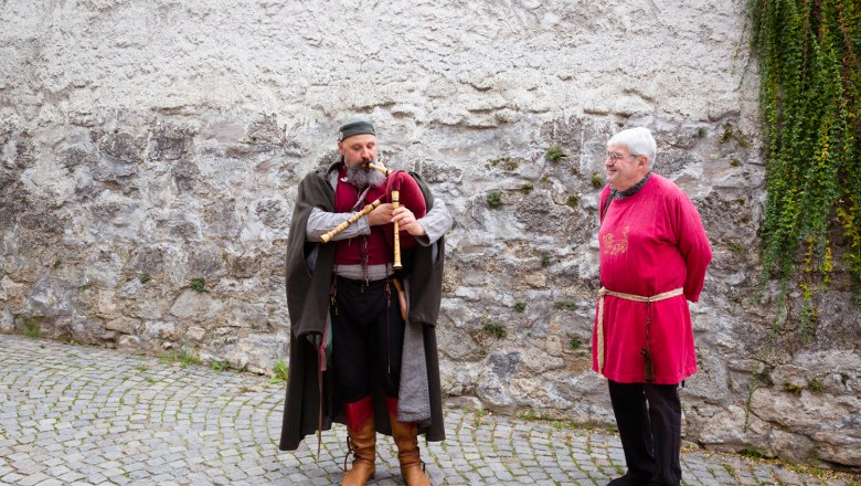 Mittelalterstadtführung mit Dudelsackspieler, Hainburg/Donau, © Donau Niederösterreich, Barbara Elser