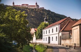 Furth mit Stift Göttweig im Hintergrund, © Donau NÖ Tourismus/Daniela Matejschek