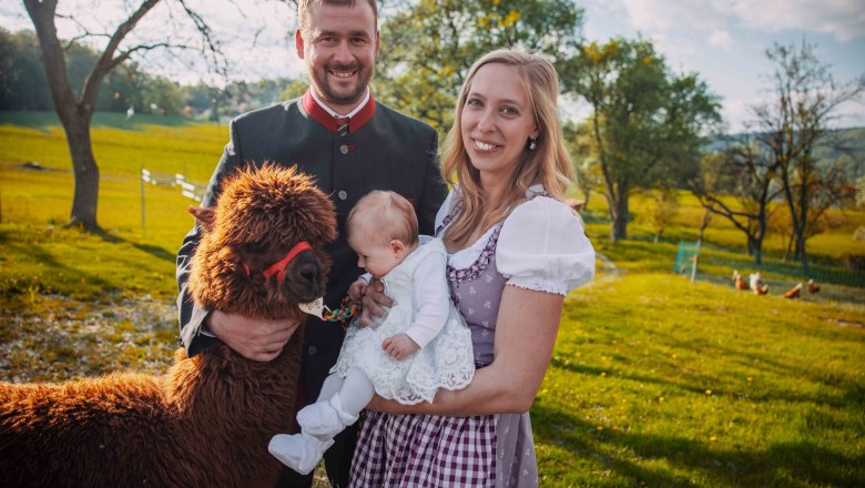 Familie Winter mit Baby und Alpaka, © Donaublickalpakas