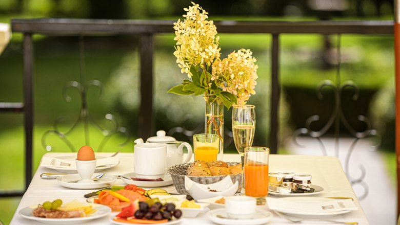 Frühstück auf der Terrasse, © Traumbild - Gerhard Wolkersdorfer