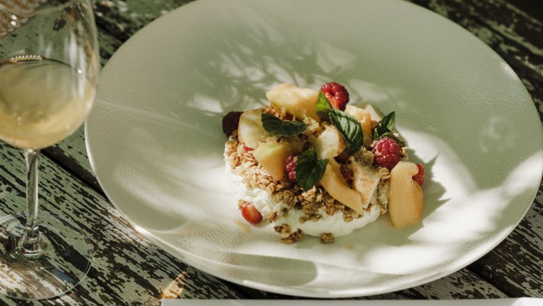 Schaffrischkäse mit Floh-Granola & Sonnenfrüchten, © Niederösterreich Werbung/Michael Reidinger