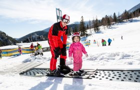 Learning to ski at the foot of Schneeberg, © NÖ Schneebergbahn, Franz Zwickl