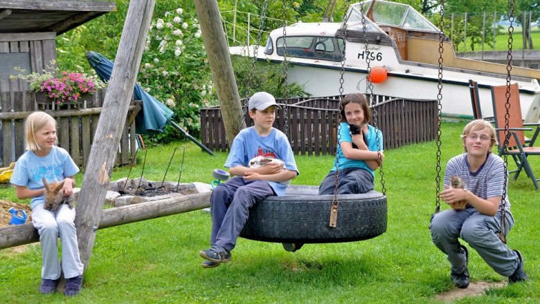 Kinder im Garten, © Kerndlerhof