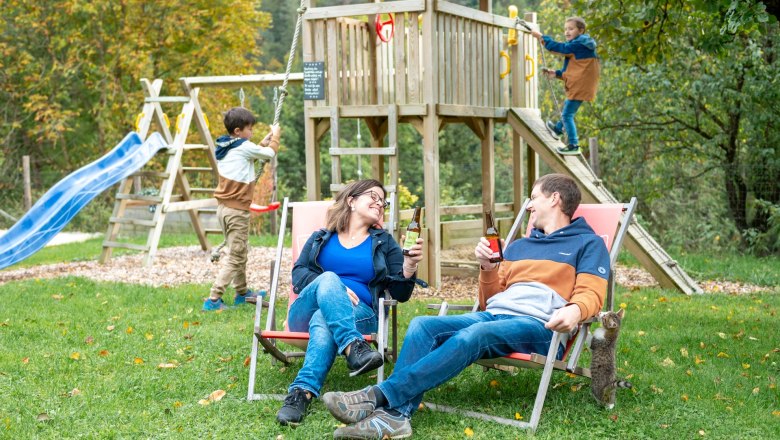 Die Eltern genießen, die Kinder spielen, © Familie Grasberger