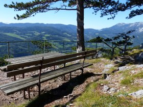 Bank Waldburgangerhütte, © Wiener Alpen in Niederösterreich