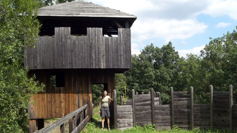 Reconstruction of the ‘north gate’ of the rampart in Thunau, © Erik Szameit